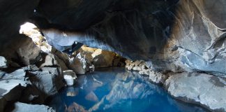 Grotte de Grjotagja - Islande